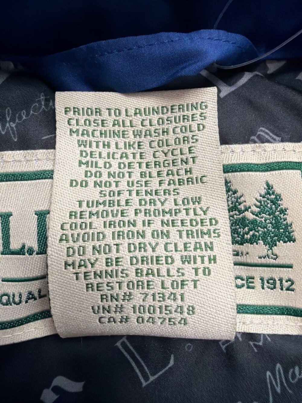 L.L. Bean Mens Colbalt Blue Down Jacket With Tags Warm Winter Sz M - Picture 10 of 13